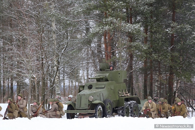 В Сестрорецке состоялась военно-историческая реконструкция "Ленинградский День Победы"